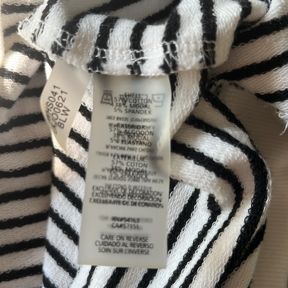 Karl Legerfeld Sweatshirt - Picture 5 of 10